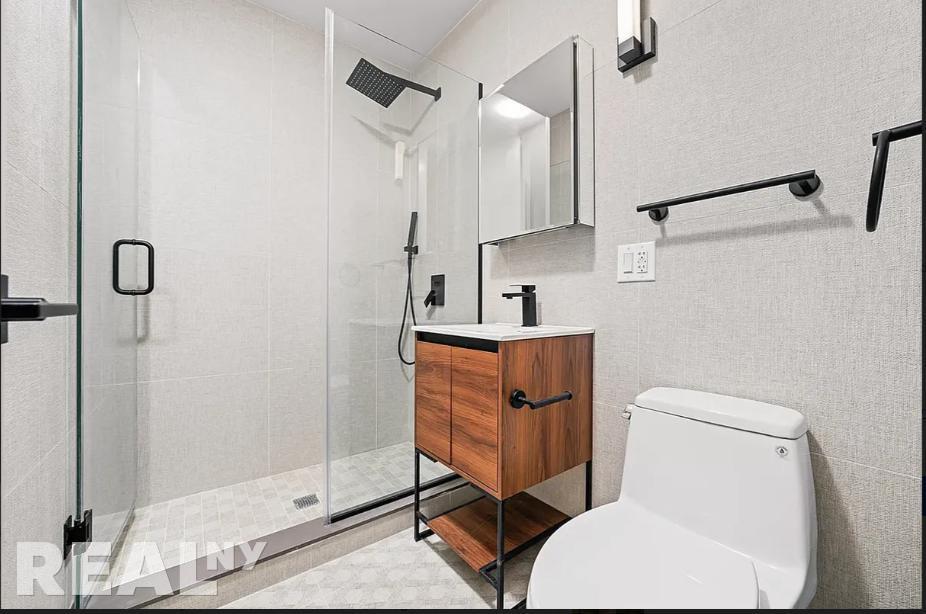 Building Photo - 704 Eighth Avenue