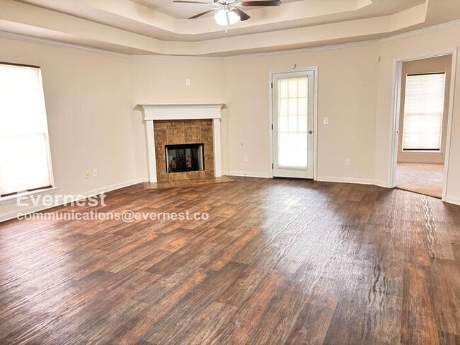 Building Photo - Beautiful 3-Bedroom Home with Modern Ameni...
