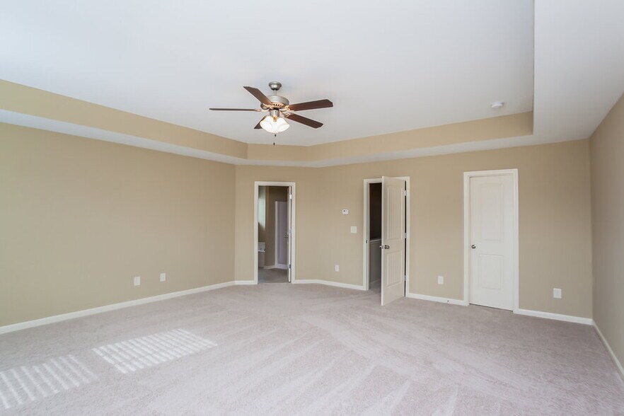 Building Photo - 124 Hill Crest Cir