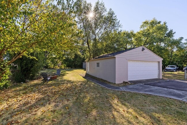 Building Photo - 3134 Medina Ave