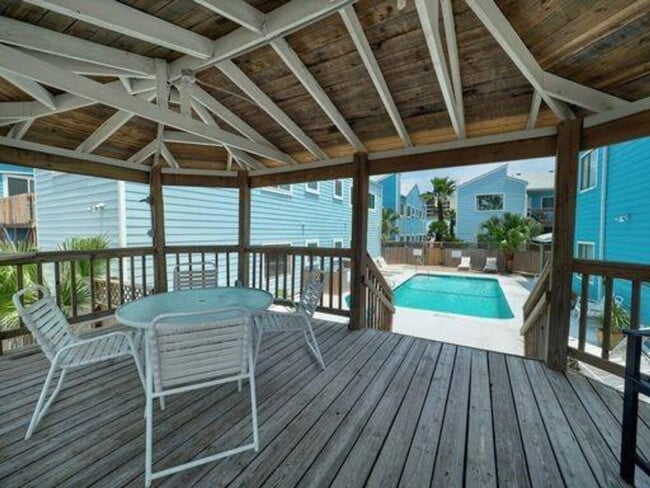 Building Photo - 15010 Leeward Dr