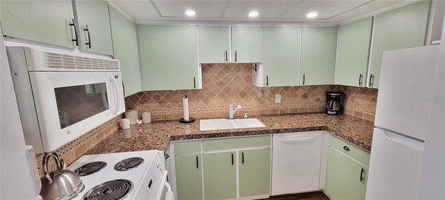 Building Photo - 6161 Gulf Winds Dr