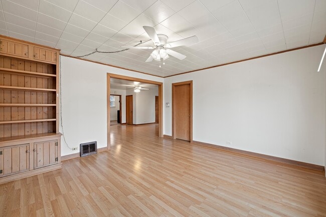 Building Photo - 25 E Chestnut Ave