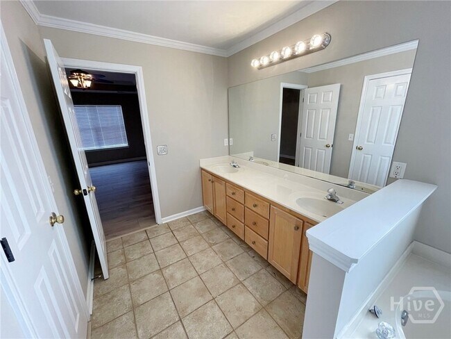 Building Photo - 322 Laurel Hill Cir