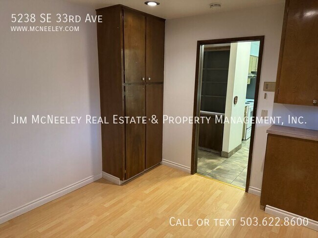 Building Photo - 5238 SE 33rd Ave