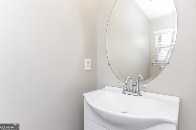 Building Photo - 2210 Valley Creek Dr