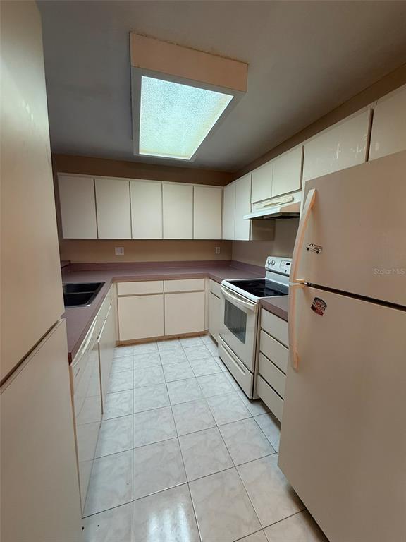 Building Photo - 3380 Crystal Ct E