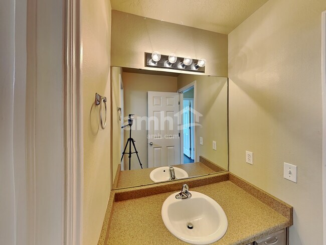 Building Photo - 2204 N 1960 W