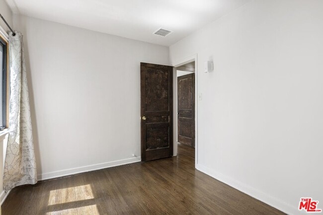 Building Photo - 11269 La Maida St