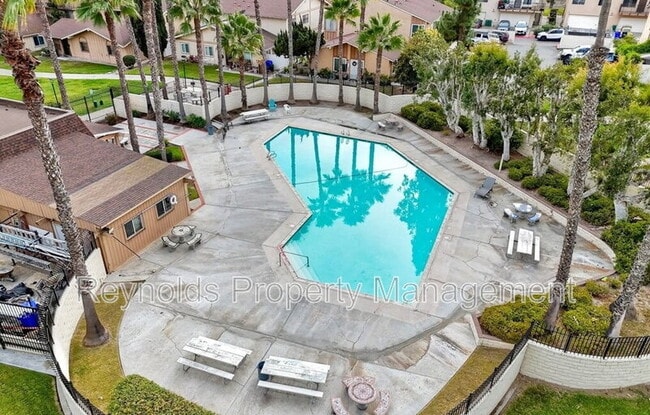 Building Photo - 6814 Camphor Ln