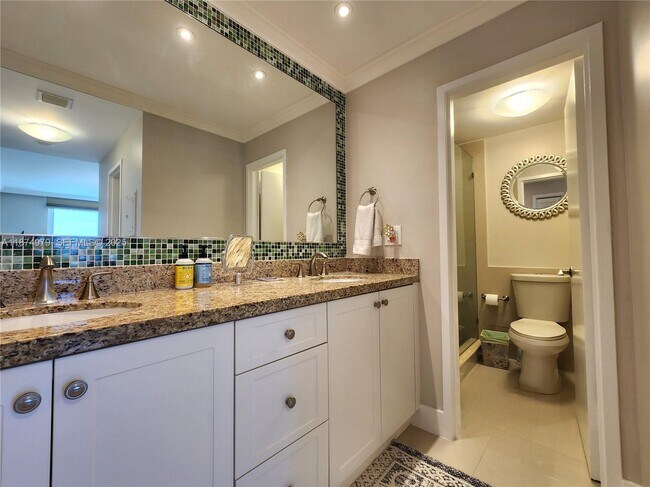 Building Photo - 3505 S Ocean Dr