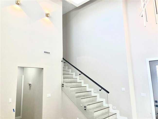 Building Photo - 22 Corales St