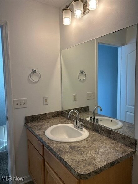 Building Photo - 3164 E 130th St