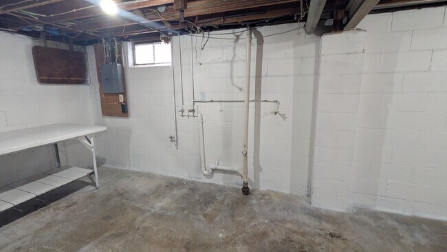 Building Photo - 3 bedroom, 2 bath home in Waterloo