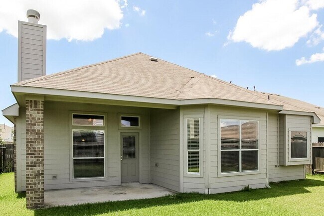 Building Photo - 20130 Niagara Falls Dr