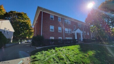 Building Photo - 138 Roseland Ave