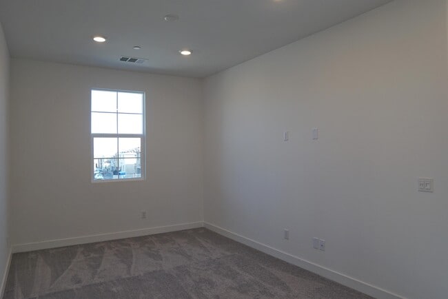 Building Photo - 35505 Sereno Ln