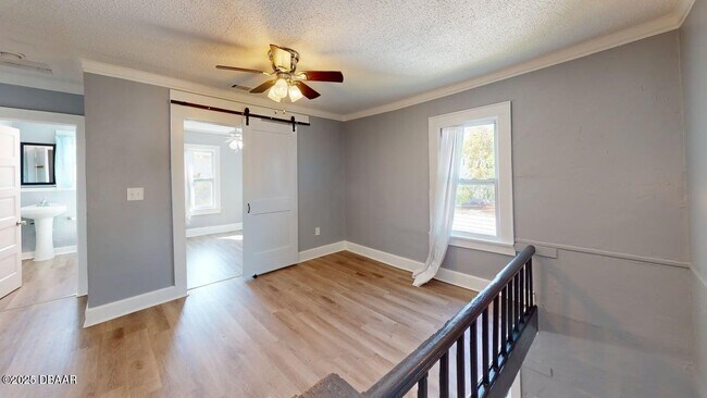 Building Photo - 831 N Oleander Ave