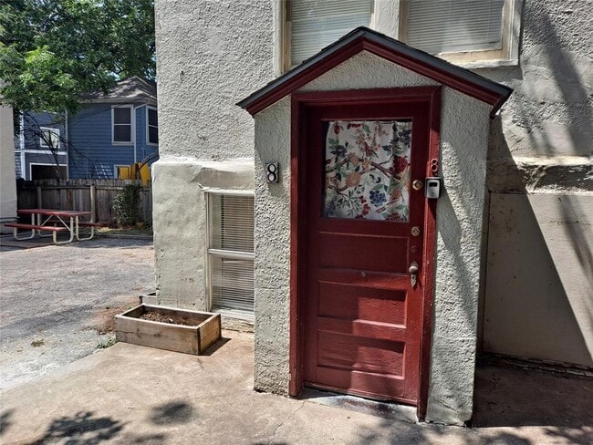 Building Photo - 1906 San Gabriel St