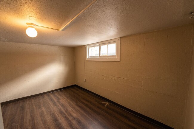 Building Photo - 1111 E Flint St