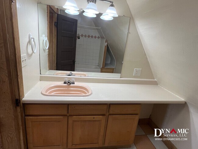 Building Photo - 641 S Dakota Ave