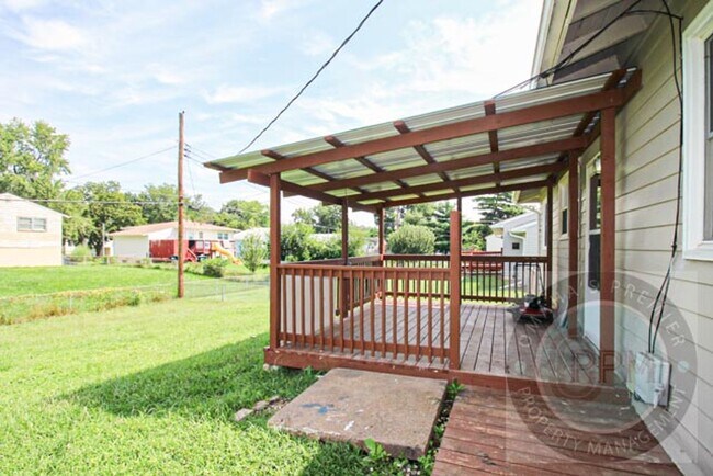 Building Photo - 3 Bedroom / 1 Bath Home Minutes from Hartm...