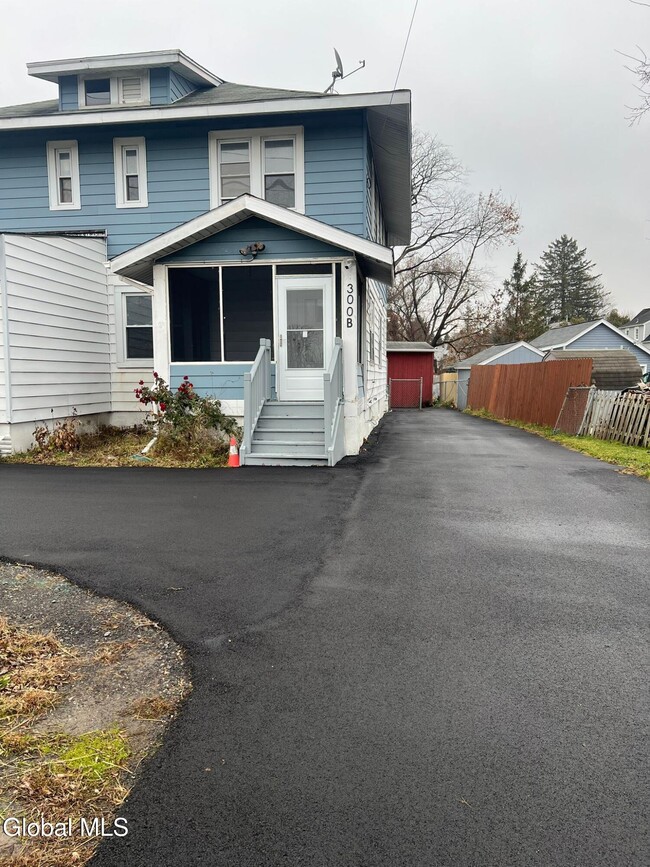 Building Photo - 300 US-9W