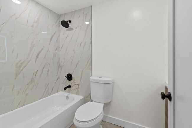 Building Photo - 6 Roundwood Ln