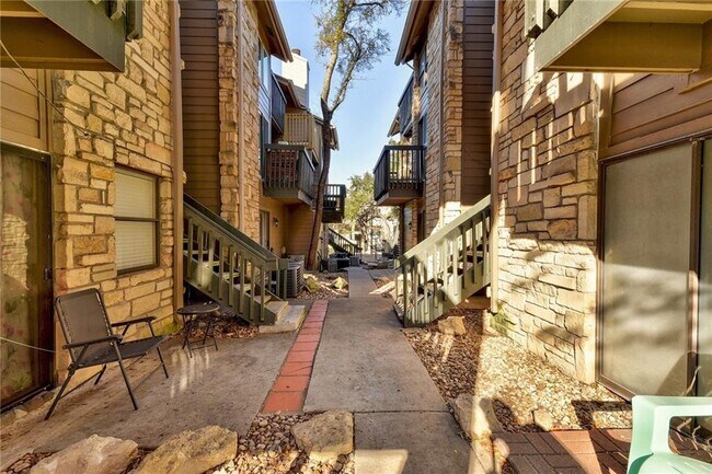 Building Photo - 3627 Menchaca Rd