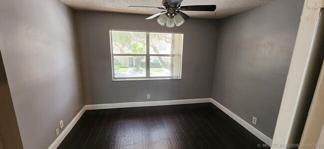 Building Photo - 6327 Walk Cir