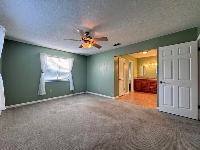 Building Photo - 3/2 in Pelican Bay