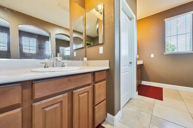 Building Photo - 9952 Spring View Way