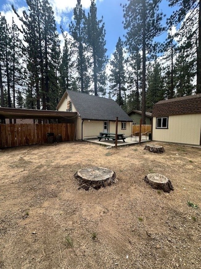 Building Photo - Nicely renovated 2Bd 2Ba house with large yard and pet friendly!! Available for a seasonal rental...