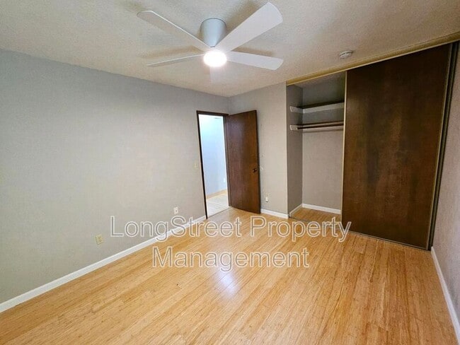 Building Photo - 12612 NE Prescott Dr