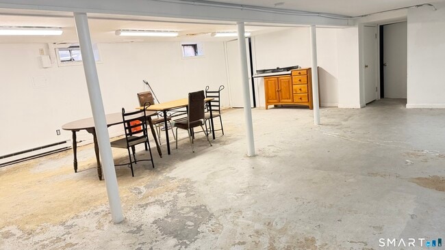 Building Photo - 646 Howe Ave