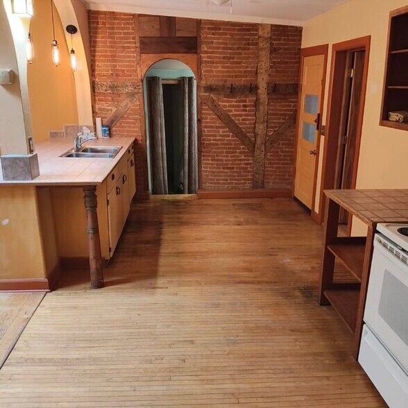 Kitchen - 116 S Main St
