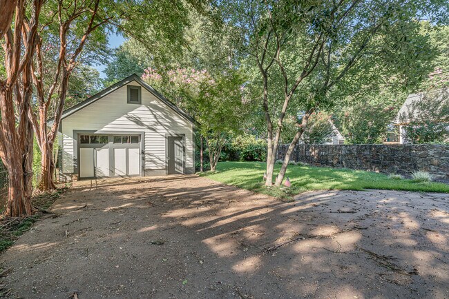 Building Photo - 1876 Crump Ave