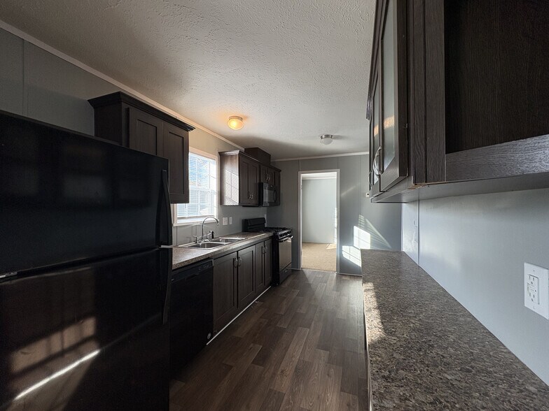 Building Photo - 67 W Manor St