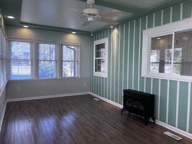 Building Photo - 7400 Barberry Ct