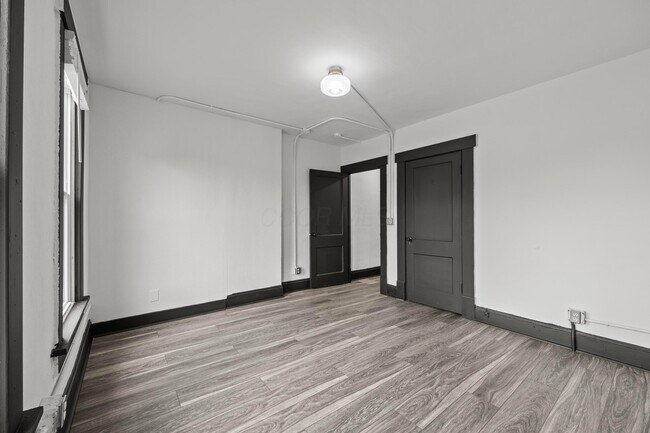 Building Photo - 941 E Whittier St