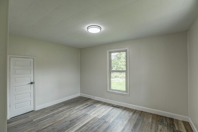 Building Photo - 2 Bdrm / 2 Bath - Remodeled Cottage in Johnson City