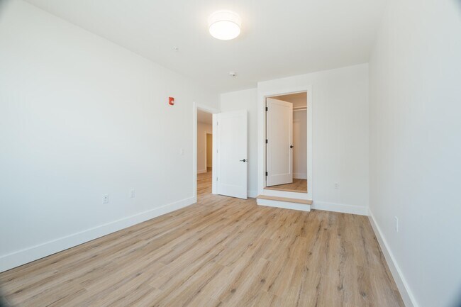 Building Photo - 67 Summer Ave