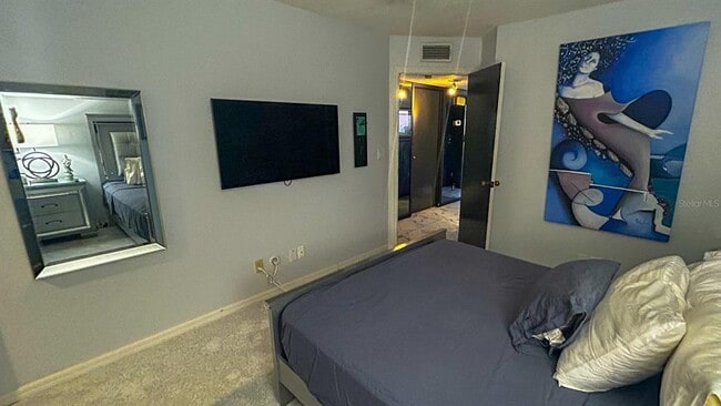 Building Photo - 1635 Royal Palm Dr S