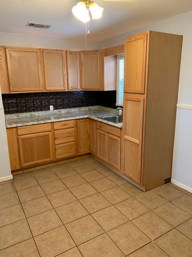 Building Photo - Beautiful 3 bedroom 2 bath home!