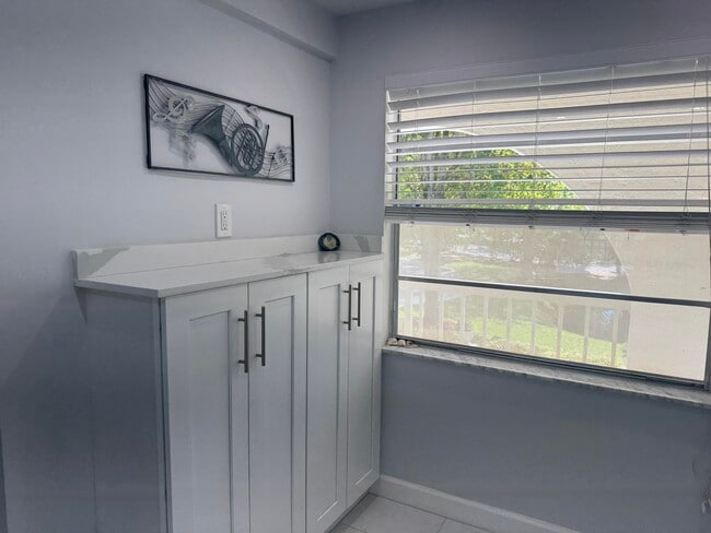 Building Photo - 4801 Martinique Pl