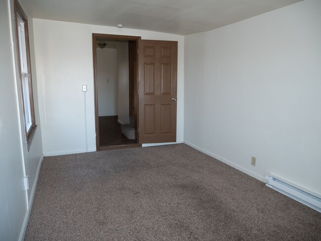 Building Photo - Bright 2-Bedroom Easton Apartment with Out...