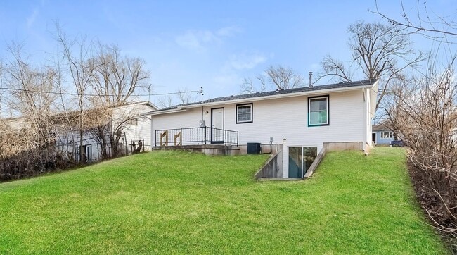 Building Photo - 14804 Bellaire Ave