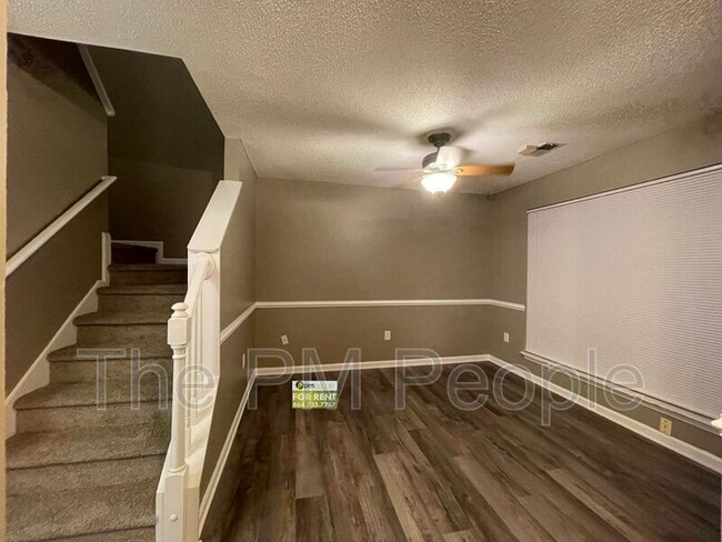 Building Photo - 201 Fairview Lake Way