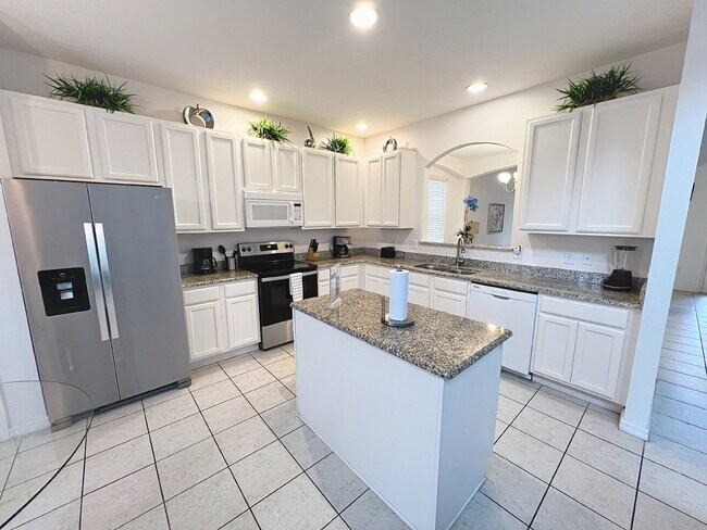 Building Photo - Providence Golf Community Home!