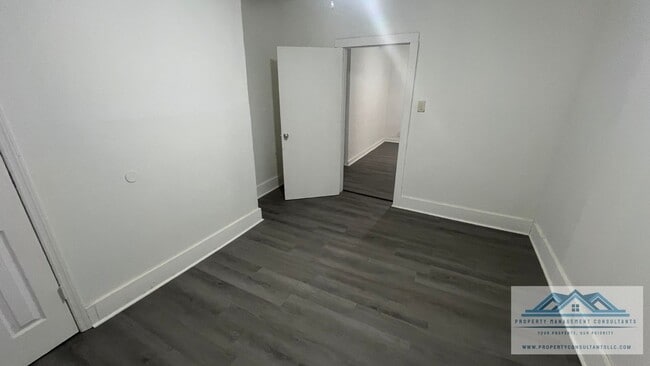 Building Photo - 233 N Royal Ave